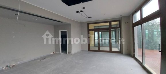 1150m² Commercial property in Medicina, Italy No. 317027 9