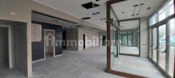 1150m² Commercial property in Medicina, Italy No. 317027 15