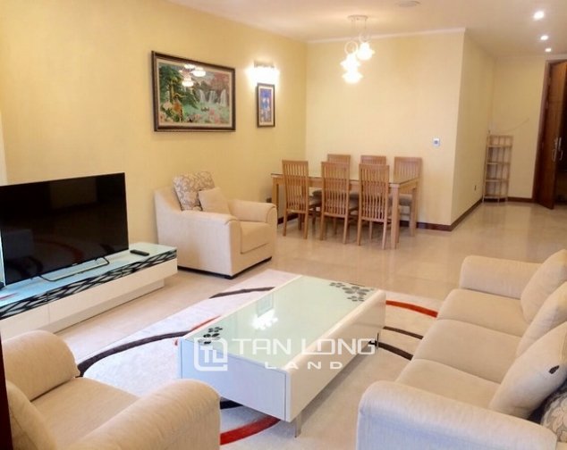 Apartamento de 3 dormitorios en Tay Ho, Vietnam No. 1105