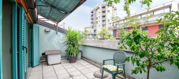 4-salle Appartement à Desio, Italy No. 334596 3