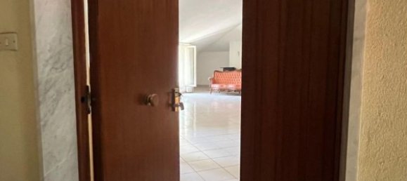 5 Schlafzimmer Doppelhaus in Aversa, Italy, Nr. 319763 21