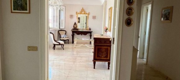 5 Schlafzimmer Doppelhaus in Aversa, Italy, Nr. 319763 9