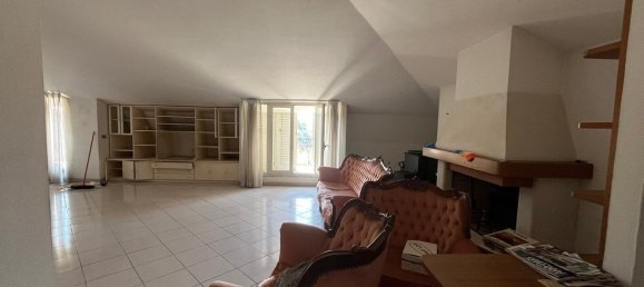 5 Schlafzimmer Doppelhaus in Aversa, Italy, Nr. 319763 23