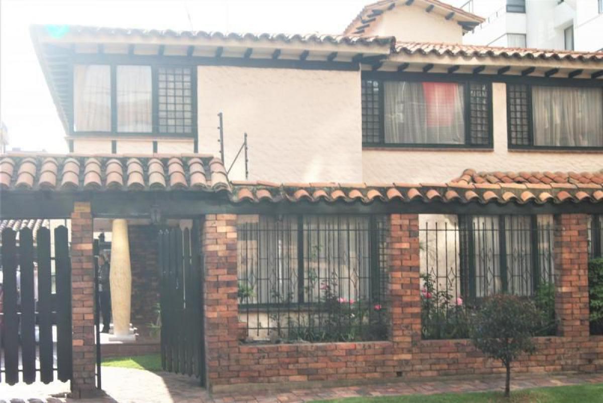 3 bedrooms House in Bogota, Colombia No. 13714