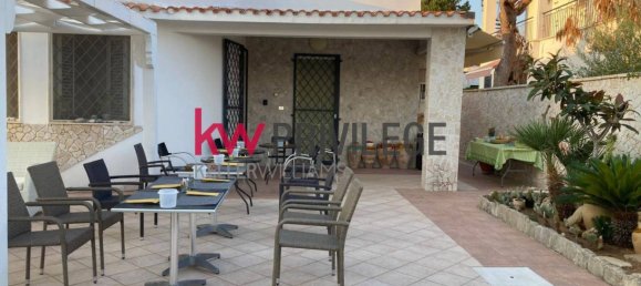 Villa de 4 dormitorios en Porto Cesareo, Italy No. 177434 8