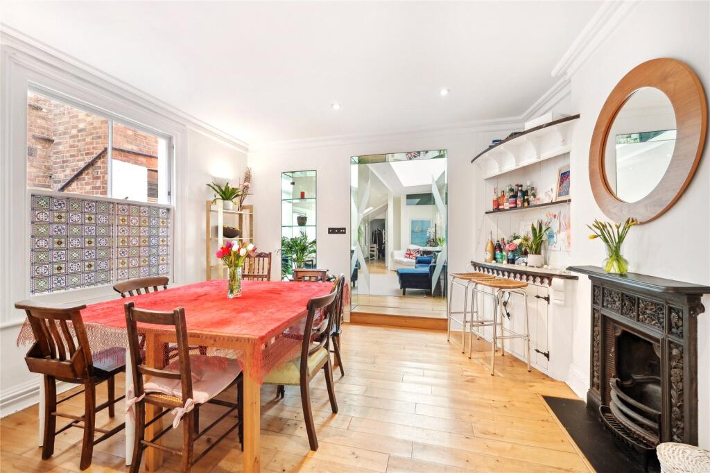 3 bedrooms Commercial property in London, United Kingdom No. 5271