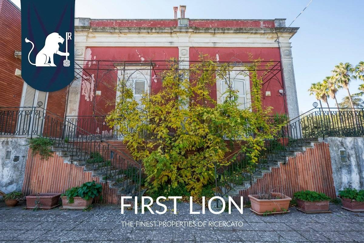 20-Zimmer Villa in Carmiano, Italy, Nr. 29597