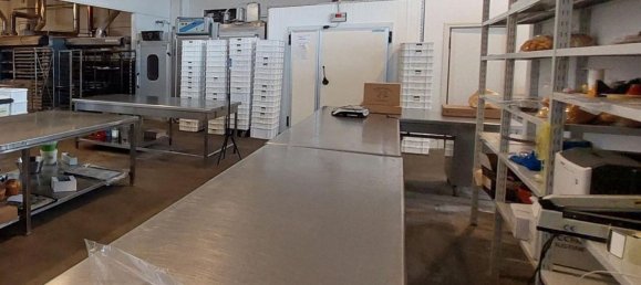 578m² Warehouse in Corciano, Italy No. 370777 8