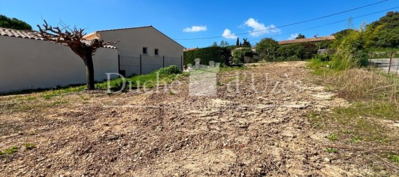 451m² Land in Uzes, France No. 96197 2