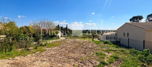 451m² Land in Uzes, France No. 96197 4