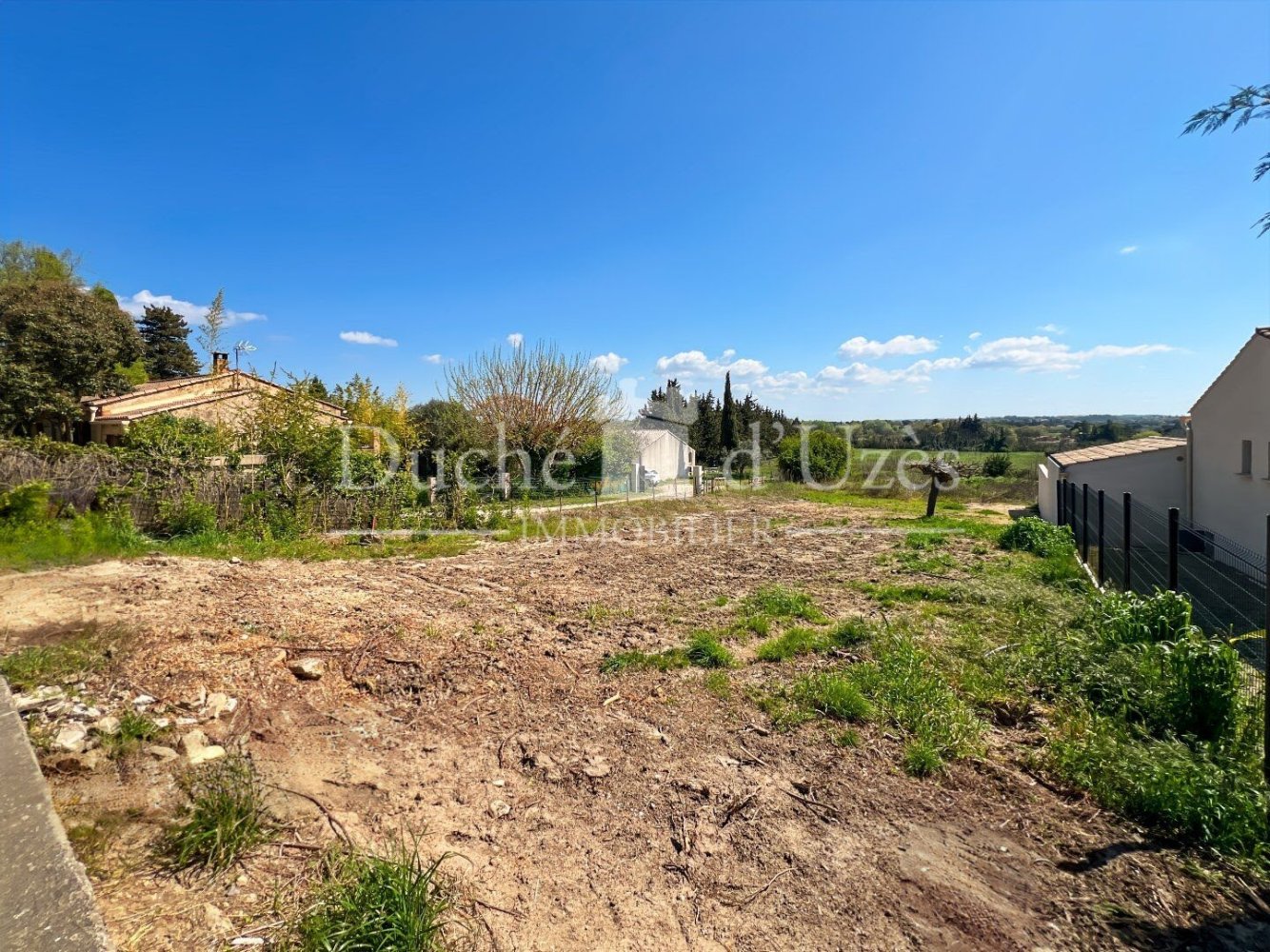 451m² Land in Uzes, France No. 96197