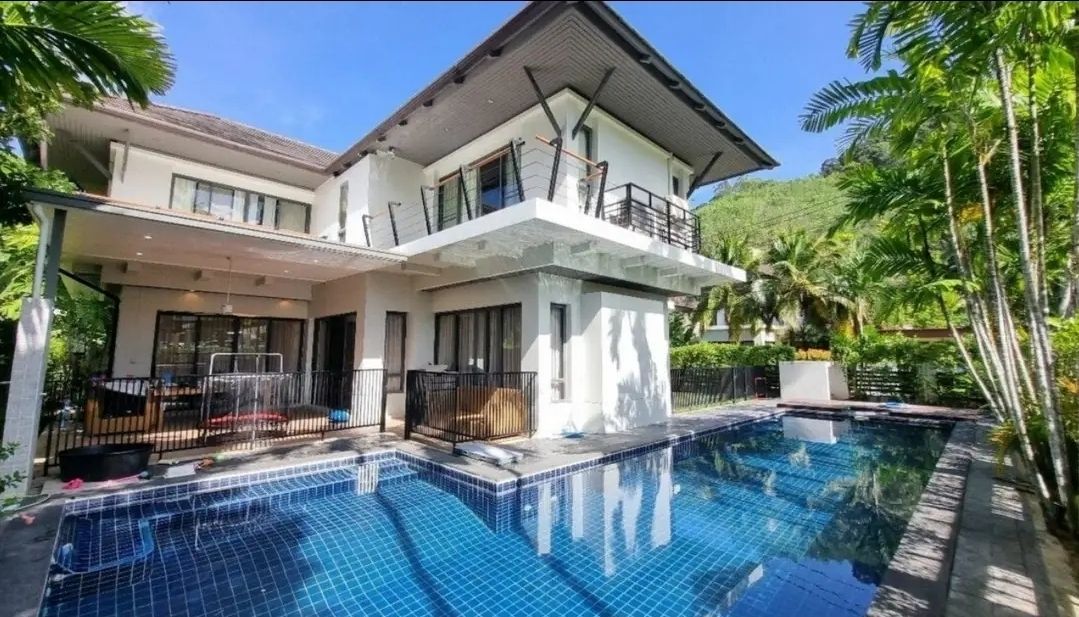 4 bedrooms Villa in Kathu, Thailand No. 63950