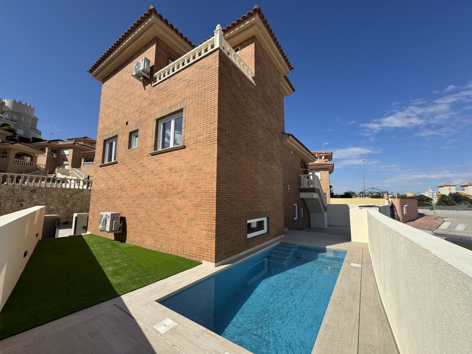 4 غرف نوم منزل في Ciudad Quesada, Spain رقم 176566