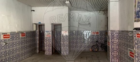 9 bedrooms Building in Lisbon, Portugal No. 87268 3