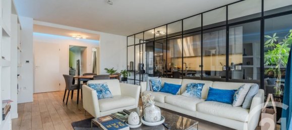 4 bedrooms Apartment in Chessy, France No. 163552 3