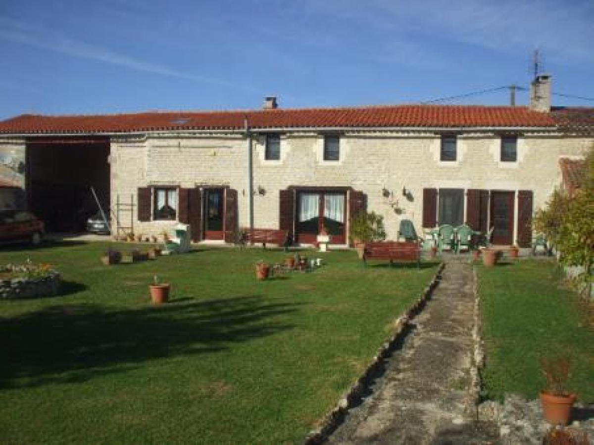 3 غرف نوم مزرعة في Verdille, France رقم 20706