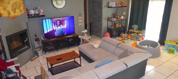 3 Schlafzimmer Haus in La Chapelle-Saint-Martin-en-Plaine, France, Nr. 87835 2