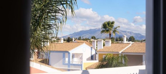 2 bedrooms Penthouse in Estepona, Spain No. 110487 10