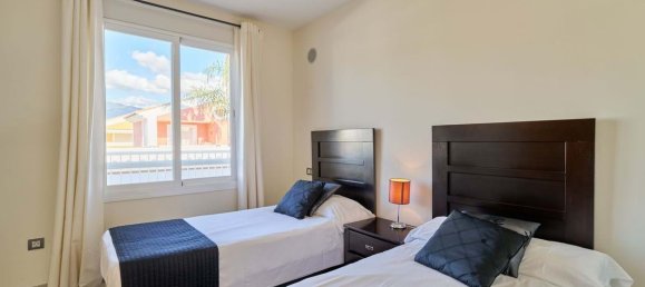 2 bedrooms Penthouse in Estepona, Spain No. 110487 8