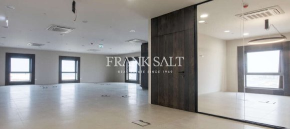 261m² Office in Saint Julian's, Malta No. 12313 5