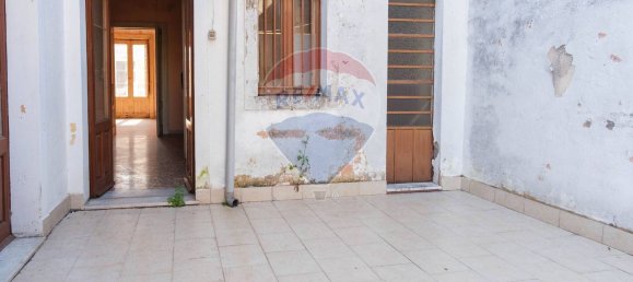 6 rooms House in Fiumefreddo di Sicilia, Italy No. 106074 22