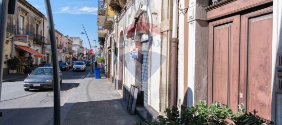 6 rooms House in Fiumefreddo di Sicilia, Italy No. 106074 3