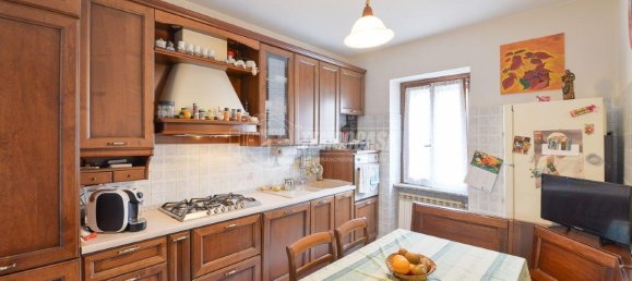 4-salle Appartement à Senna Comasco, Italy No. 17415 4