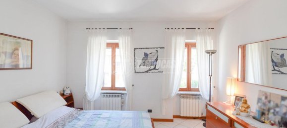 4-salle Appartement à Senna Comasco, Italy No. 17415 16