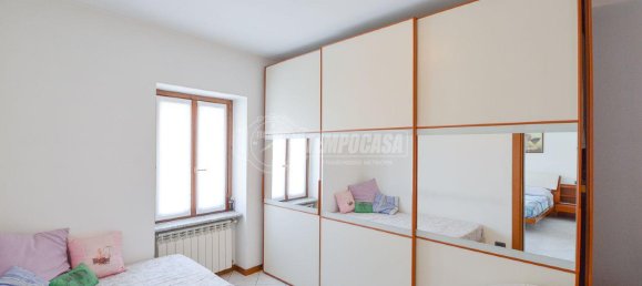4-salle Appartement à Senna Comasco, Italy No. 17415 17