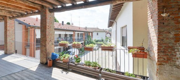 4-salle Appartement à Senna Comasco, Italy No. 17415 3