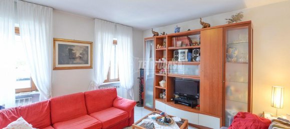 4-salle Appartement à Senna Comasco, Italy No. 17415 2