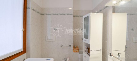 4-salle Appartement à Senna Comasco, Italy No. 17415 20