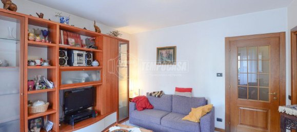 4-salle Appartement à Senna Comasco, Italy No. 17415 15