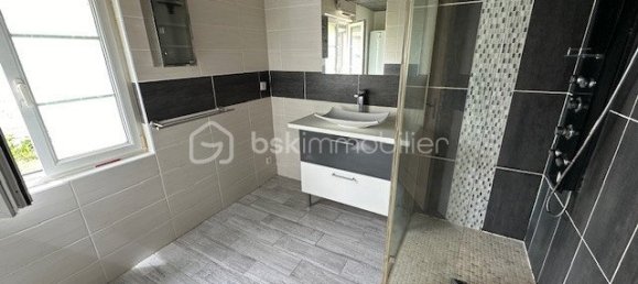 Casa de 3 dormitorios en Vouziers, France No. 256727 2