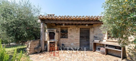 6 غرف نوم قلاع في Montefiore dell'Aso, Italy رقم 295142 69