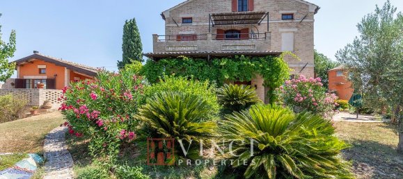 6 غرف نوم قلاع في Montefiore dell'Aso, Italy رقم 295142 70