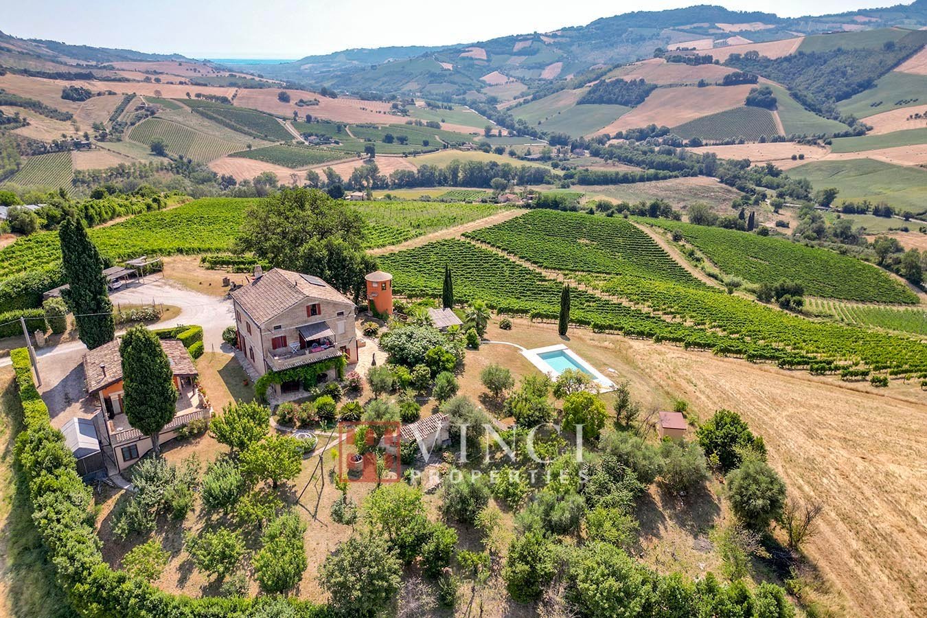 6 غرف نوم قلاع في Montefiore dell'Aso, Italy رقم 295142