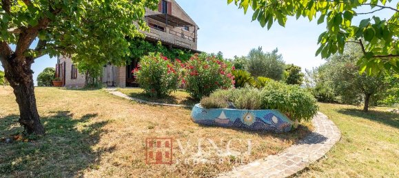 6 غرف نوم قلاع في Montefiore dell'Aso, Italy رقم 295142 72