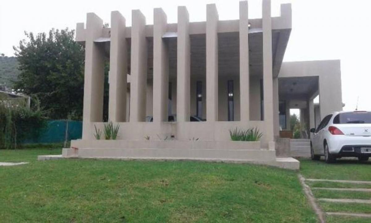 3 bedrooms House in Cordoba, Argentina No. 19436