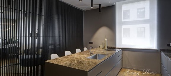 4 bedrooms Apartment in Turin, Italy No. 153945 3