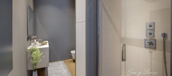 4 bedrooms Apartment in Turin, Italy No. 153945 10