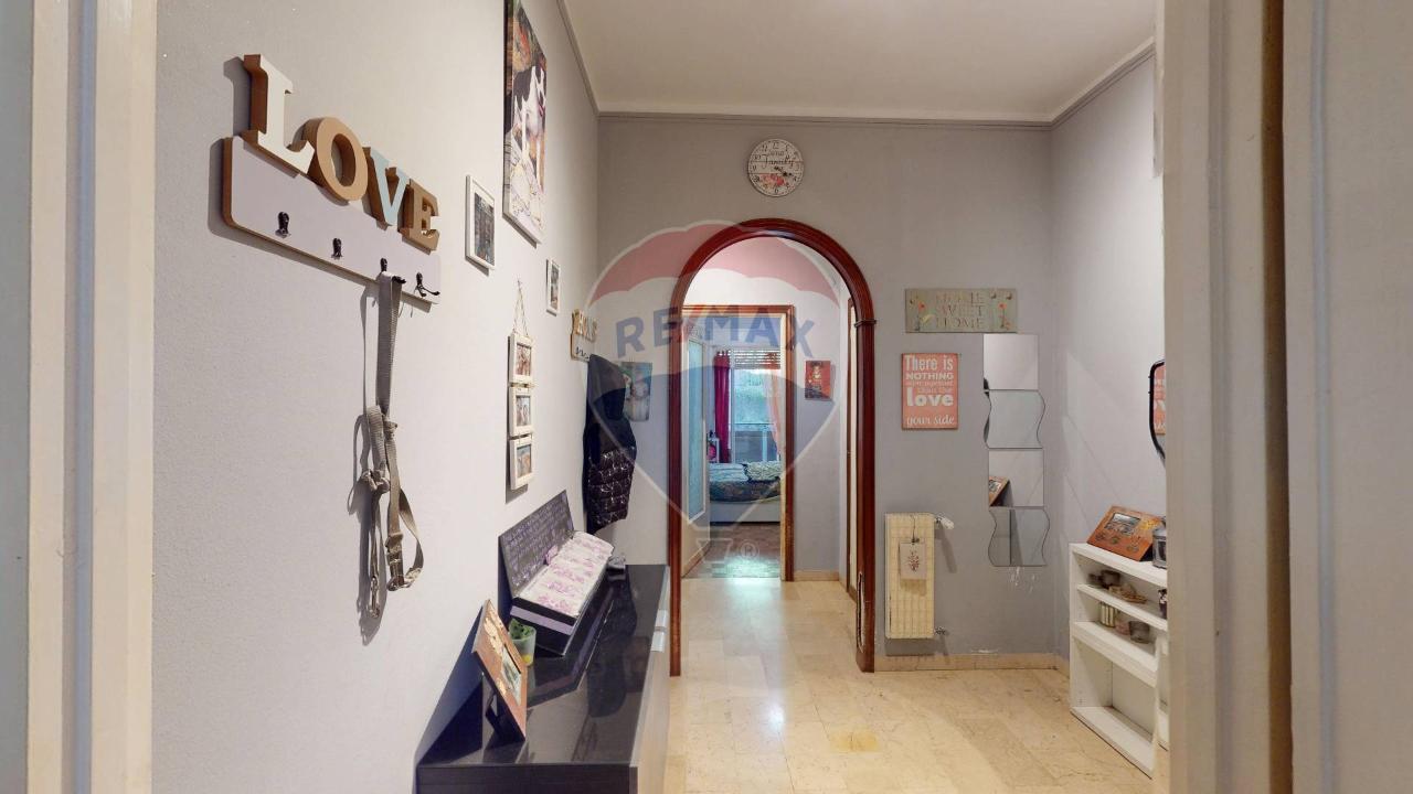 5 rooms Apartment in Genoa, Italy No. 39794