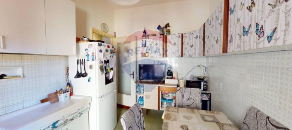 5 rooms Apartment in Genoa, Italy No. 39794 5