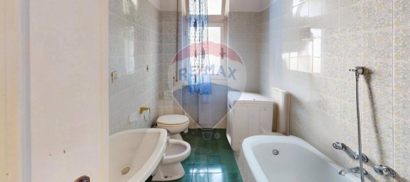 5 rooms Apartment in Genoa, Italy No. 39794 27