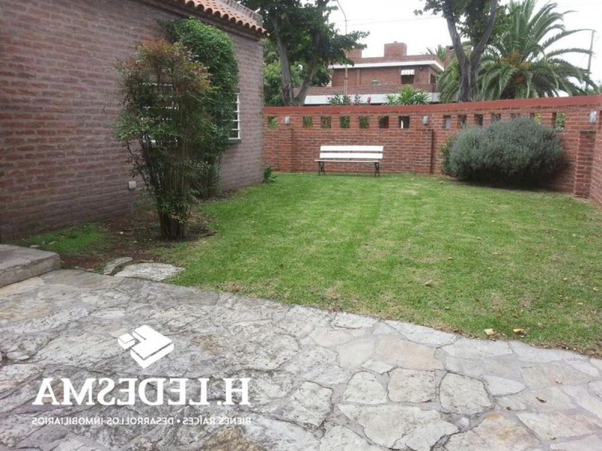 2 bedrooms House in Mar del Plata, Argentina No. 81911