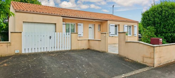 3 bedrooms House in Saint-Julien-des-Landes, France No. 277989 2