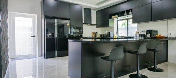 5 bedrooms Villa in Phuket, Thailand No. 25318 2