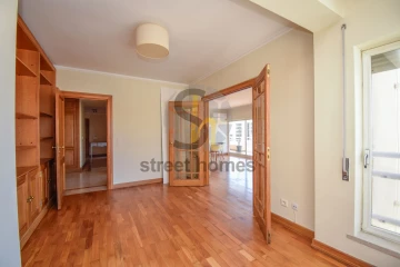 3 bedrooms Apartment in Cascais, Portugal No. 294779