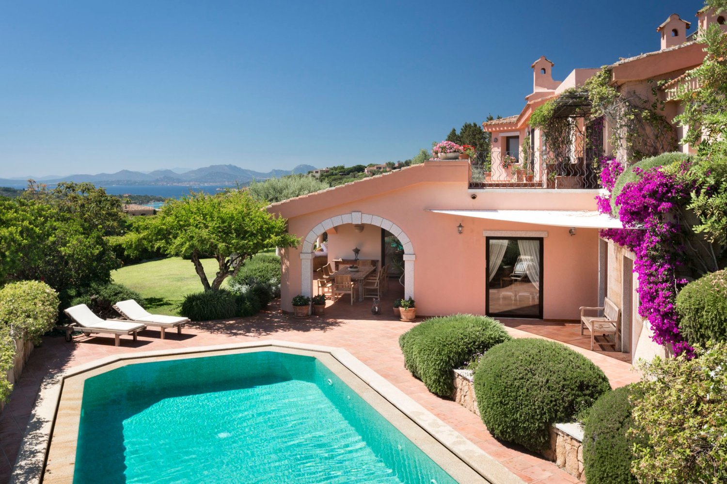 7 bedrooms Villa in Arzachena, Italy No. 123041