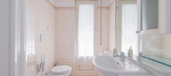 3 bedrooms Apartment in Rome, Italy No. 375939 19